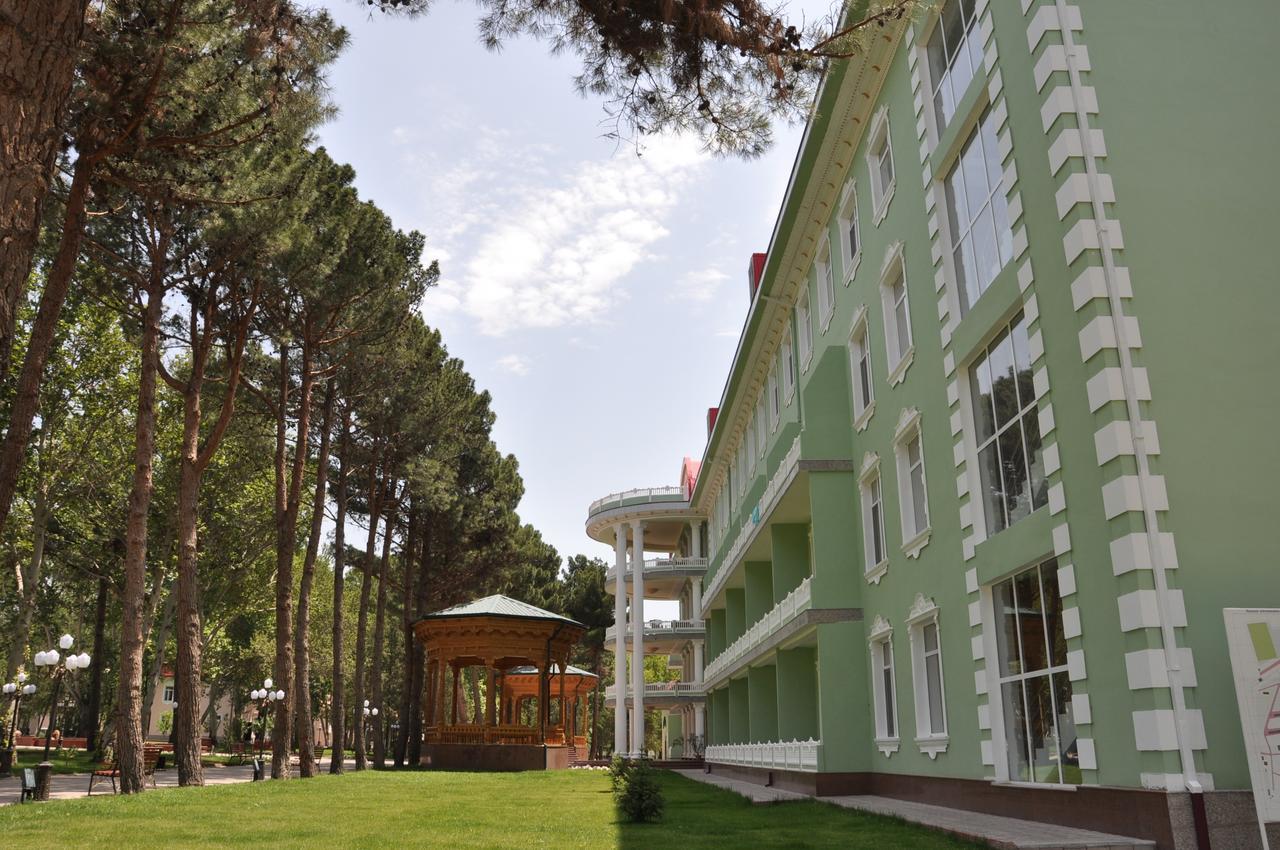 Bahoriston Hotel Guliston Exterior foto